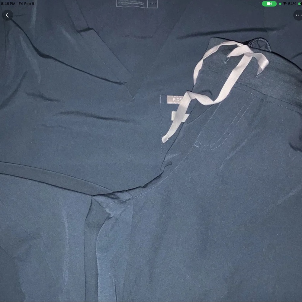 Figs scrub set #1430 joggers m/t and shirt large. Dark harbor. Mixed sizes